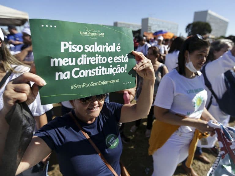 Solla reforça luta por cumprimento do piso da enfermagem em audiência na Câmara