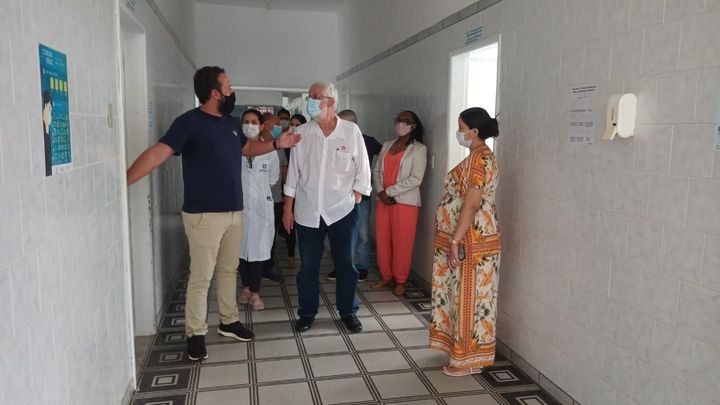 Entrega de aparelho de Raio-X em Hospital de Ubaíra