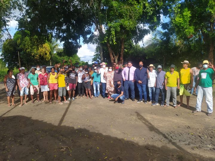 Entrega de trator em Conceição do Almeida