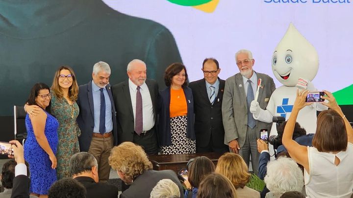 08/05/2023 - Presidente Lula sanciona lei que implementa o Brasil Sorridente no SUS