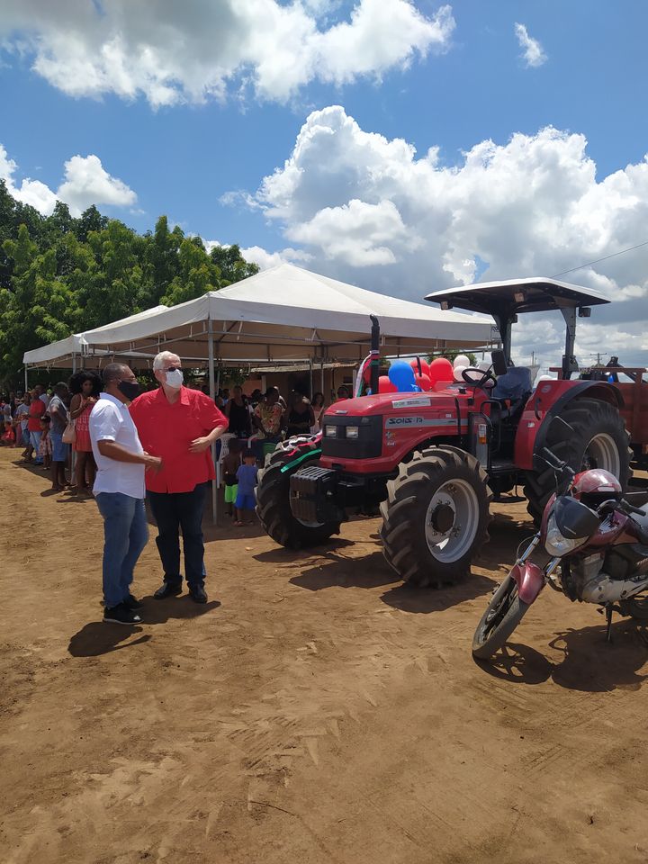 Entrega de trator na Comunidade Rural de Antas, St. Estêvão