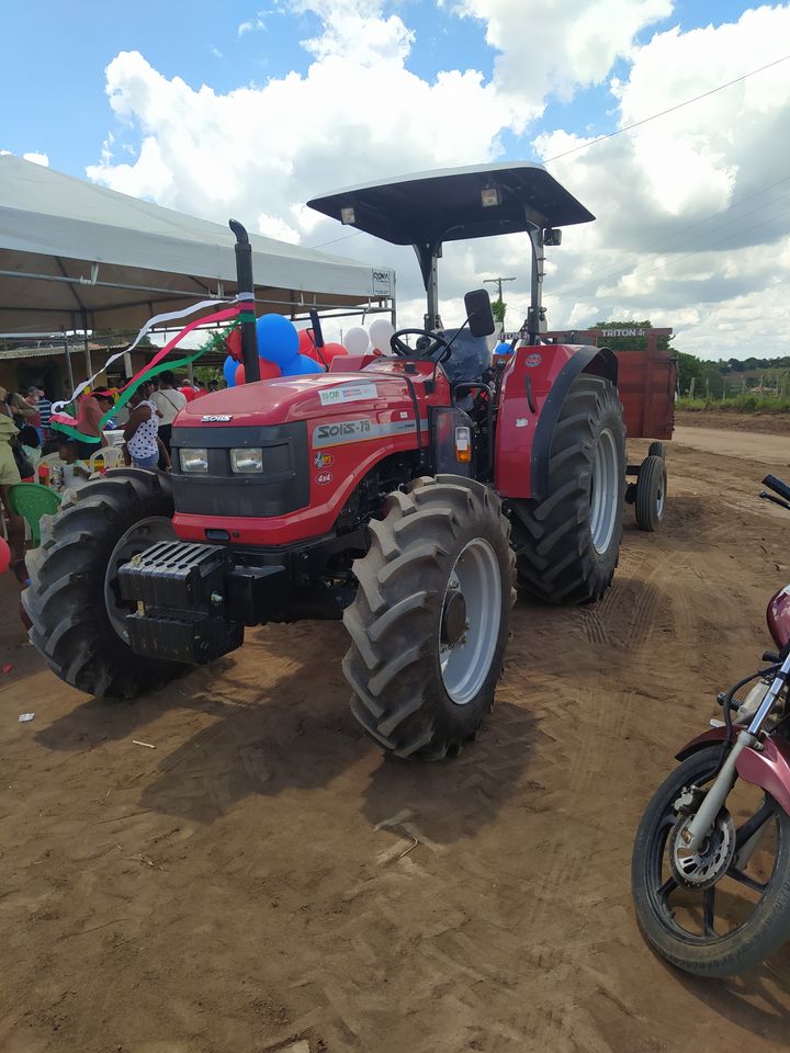 Entrega de trator na Comunidade Rural de Antas, St. Estêvão