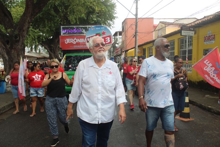 Caminhada na Ribeira, em Salvador